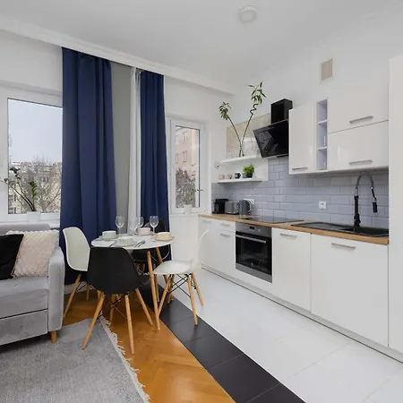 Cozy Hoza Near Pkin With Air Conditioning By Renters شقة وارسو