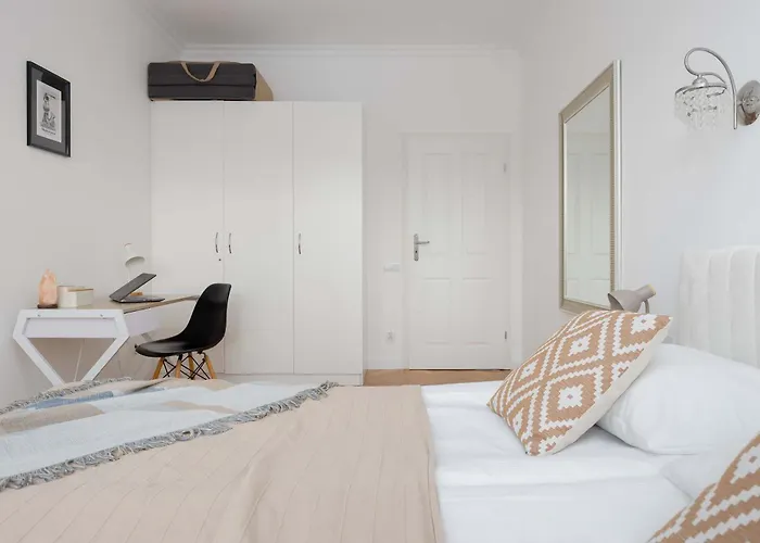 Cozy Hoza Near Pkin With Air Conditioning By Renters * Warszawa